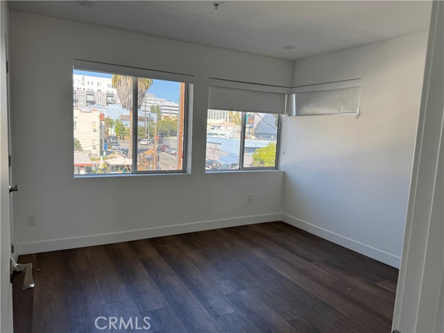 Detail Gallery Image 8 of 8 For 1245 N New Hampshire Ave #1, Los Angeles,  CA 90029 - 3 Beds | 3/1 Baths