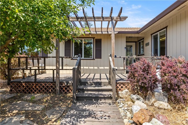 12855 Island Circle, Clearlake Oaks CA: https://media.crmls.org/medias/a1b3bbeb-26e3-496c-9ff0-e185f4a25a52.jpg