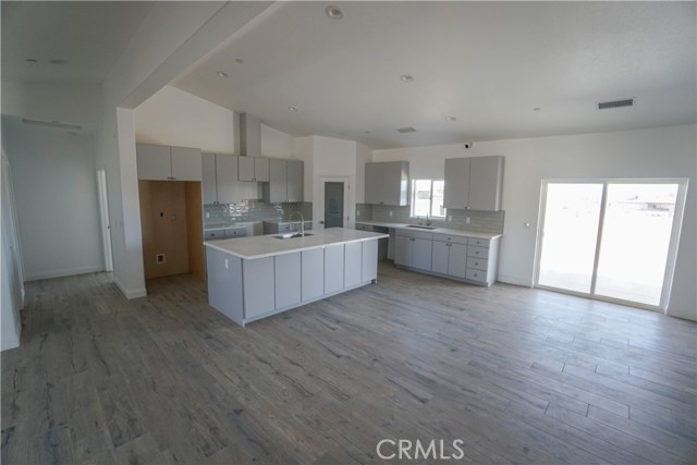 Detail Gallery Image 9 of 28 For 17850 Bangor Ave, Hesperia,  CA 92345 - 4 Beds | 2/1 Baths