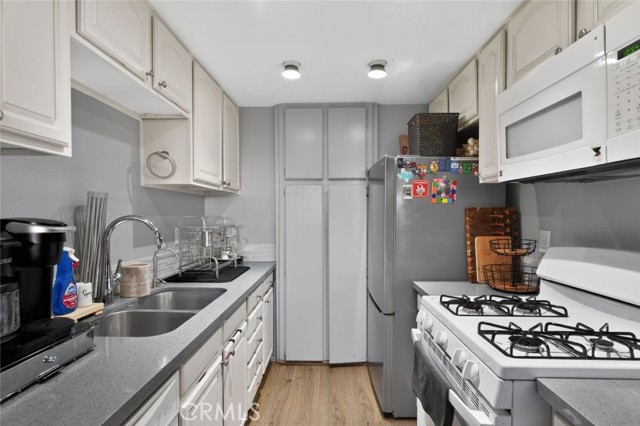 Detail Gallery Image 10 of 32 For 2537 Occidental Cir, Riverside,  CA 92507 - 3 Beds | 2 Baths