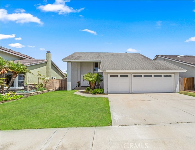 18202 Foss Lane, Huntington Beach CA: https://media.crmls.org/medias/a1b4dc08-9b69-4250-8bb7-ed4ebb14701d.jpg