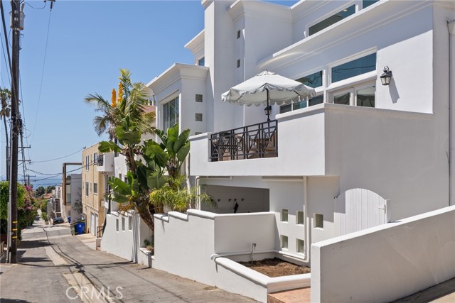 720 Manhattan Beach, Manhattan Beach, California 90266, 2 Bedrooms Bedrooms, ,2 BathroomsBathrooms,Residential,For Sale,Manhattan Beach,SB26077067