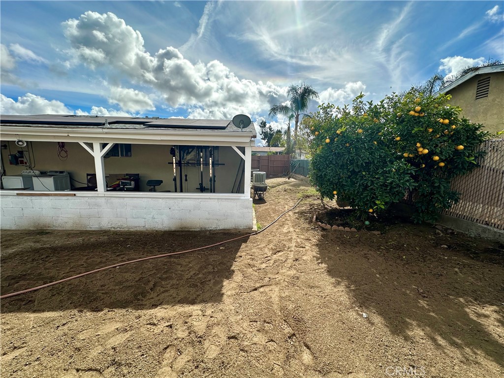 https://media.crmls.org/medias/a1b5b28d-b017-449f-9923-8fd37b6f37f1.jpg?preset=X-Large