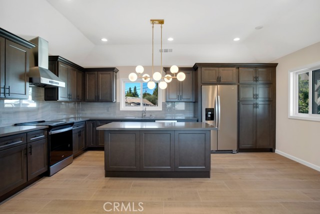 Detail Gallery Image 6 of 23 For 7633 Fallbrook Ave, West Hills,  CA 91304 - 3 Beds | 2 Baths