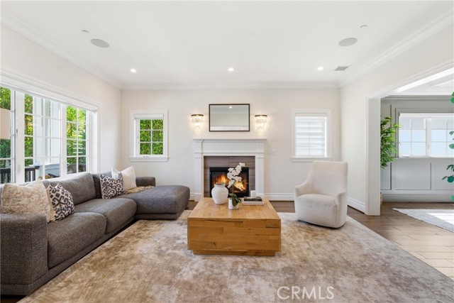 Detail Gallery Image 4 of 37 For 4469 Stern Ave, Sherman Oaks,  CA 91423 - 5 Beds | 5 Baths