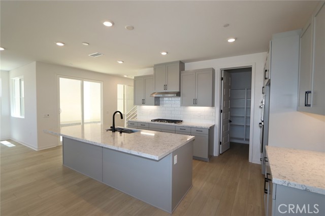 Detail Gallery Image 3 of 12 For 26969 Echo Mountain Way, Valencia,  CA 91381 - 4 Beds | 3/5 Baths