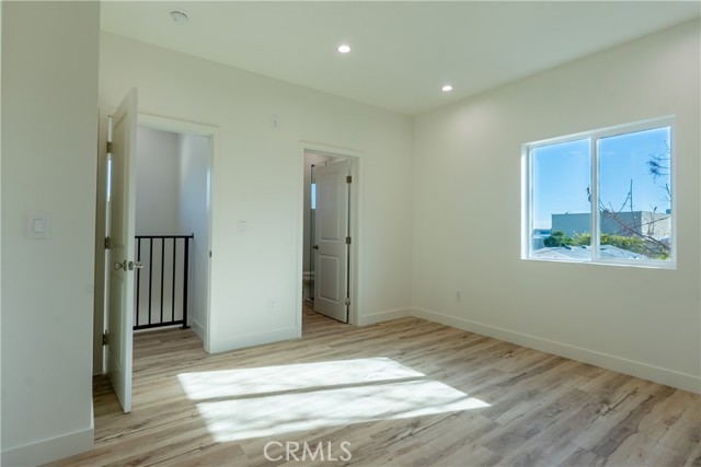 Detail Gallery Image 16 of 22 For 10417 Amigo Ave, Porter Ranch,  CA 91326 - 3 Beds | 2/1 Baths