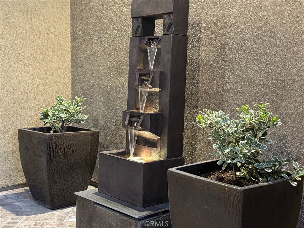 https://media.crmls.org/medias/a1b8358d-d7ad-4cb9-b687-13cd9b385441.jpg?preset=X-Large