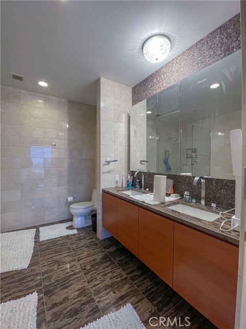 900 West Olympic photo 4