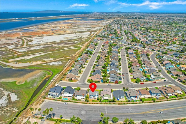 18202 Foss Lane, Huntington Beach CA: https://media.crmls.org/medias/a1ba6139-faf6-461d-8482-9bdf60372c4a.jpg