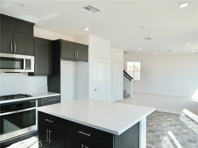 Detail Gallery Image 10 of 44 For 30770 White Pines Dr, Menifee,  CA 92584 - 3 Beds | 2/1 Baths