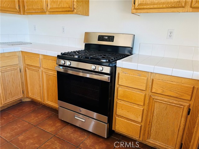 Detail Gallery Image 6 of 16 For 13145 Falcon Trl, Victorville,  CA 92392 - 3 Beds | 2/1 Baths