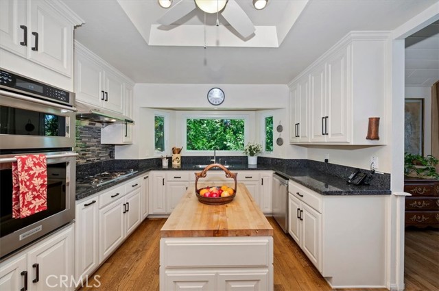 789 Jagerhorn Dr, Lake Arrowhead, CA 92352