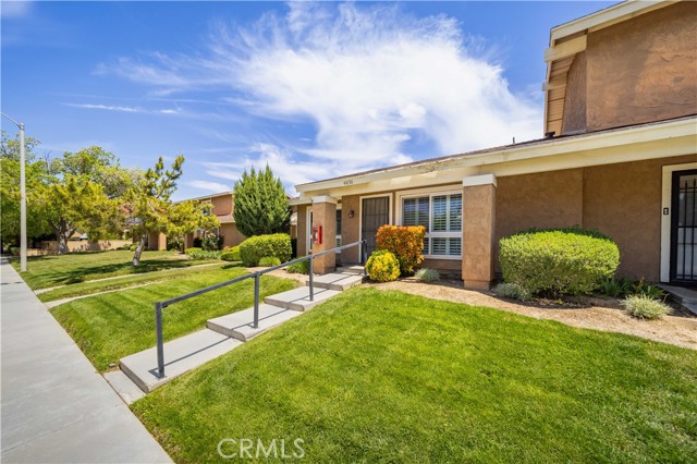 44150 30th W Street, Lancaster CA: https://media.crmls.org/medias/a1bcf300-9c22-46b8-9ed5-65c415330be7.jpg
