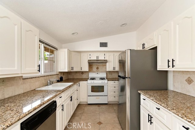 Detail Gallery Image 8 of 27 For 9930 Rose Ave, Montclair,  CA 91763 - 4 Beds | 2 Baths