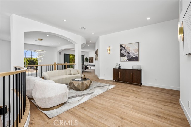 14257 Chandler Boulevard photo 33