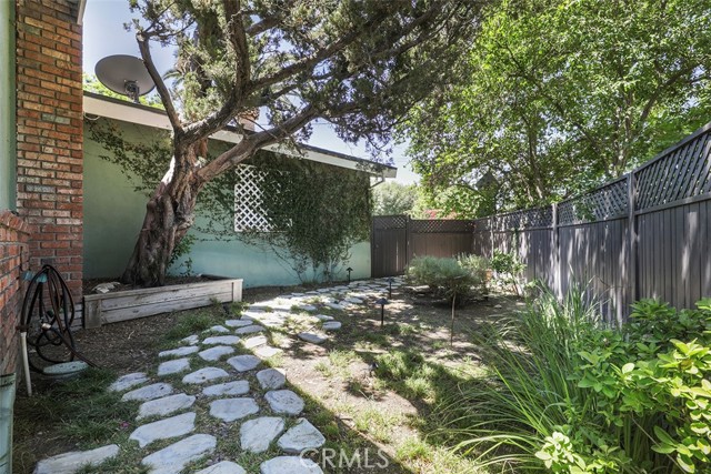 22526 Cass Avenue, Woodland Hills CA: https://media.crmls.org/medias/a1bf5de3-41d3-4c7a-9c92-d776835321d9.jpg