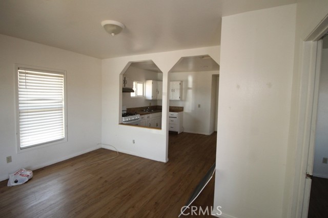 404 N 4th Avenue, Barstow CA: https://media.crmls.org/medias/a1bf9305-f071-4f55-bbbc-b43038c1498b.jpg