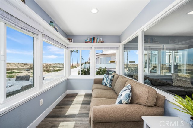 Detail Gallery Image 5 of 43 For 200 E Oceanfront, Newport Beach,  CA 92661 - 5 Beds | 4 Baths