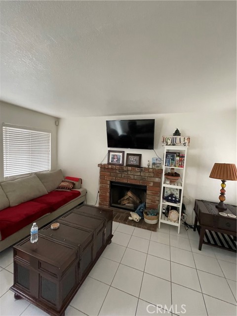 Detail Gallery Image 8 of 21 For 128 Pinetree Dr, Perris,  CA 92571 - 4 Beds | 2/1 Baths