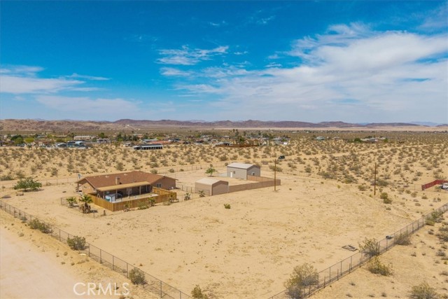 63357 Uranium Road, Joshua Tree CA: https://media.crmls.org/medias/a1c0cb3f-d78b-4d5f-b9f4-7128d1cb4077.jpg