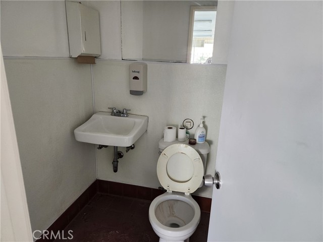 243 E Base Line Road, Rialto, California 92376, ,Commercial Lease,For Rent,243 E Base Line Road,CRIV25039786