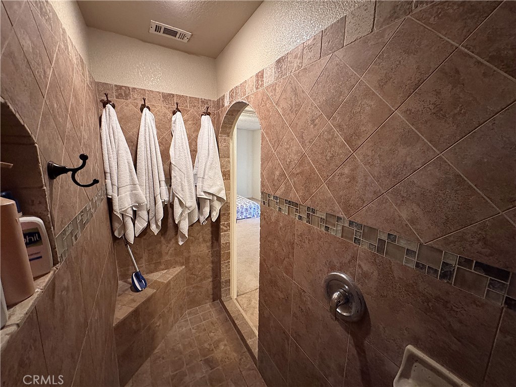 https://media.crmls.org/medias/a1c23078-c9cb-4d02-88e4-19e82e573ff0.jpg?preset=X-Large