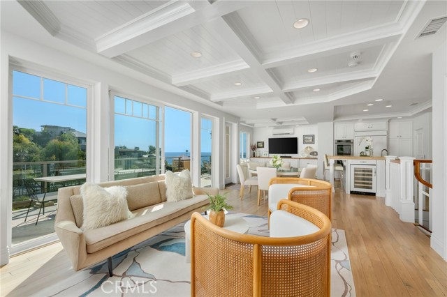 Detail Gallery Image 8 of 29 For 846 Diamond St, Laguna Beach,  CA 92651 - 3 Beds | 2/1 Baths