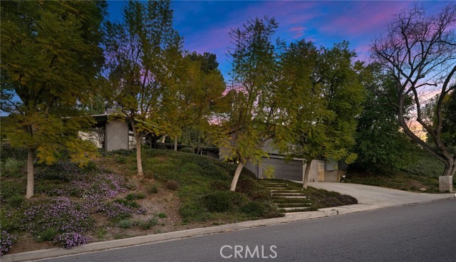 Detail Gallery Image 34 of 51 For 4750 Poe Ave, Woodland Hills,  CA 91364 - 4 Beds | 4 Baths