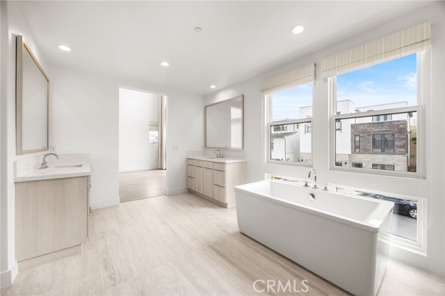 Detail Gallery Image 20 of 28 For 157 Creation St, Irvine,  CA 92618 - 5 Beds | 5 Baths