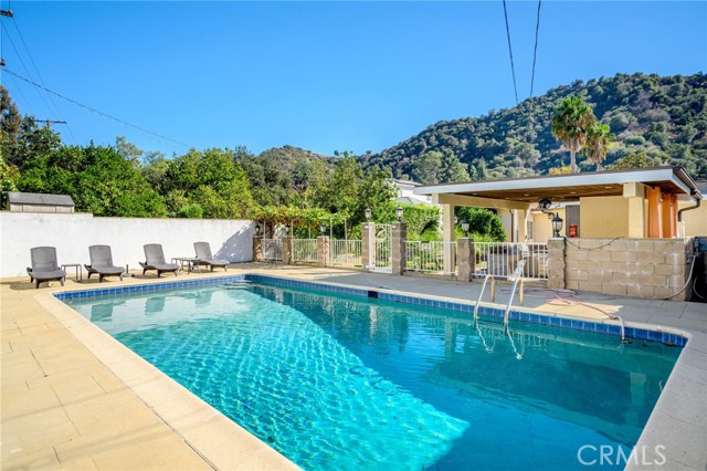 2225 East Glenoaks Boulevard photo 38