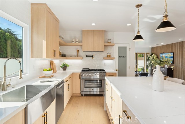 3945 S Norton Avenue, Los Angeles CA: https://media.crmls.org/medias/a1c75c0a-d271-4db2-a376-404f74ba4f96.jpg