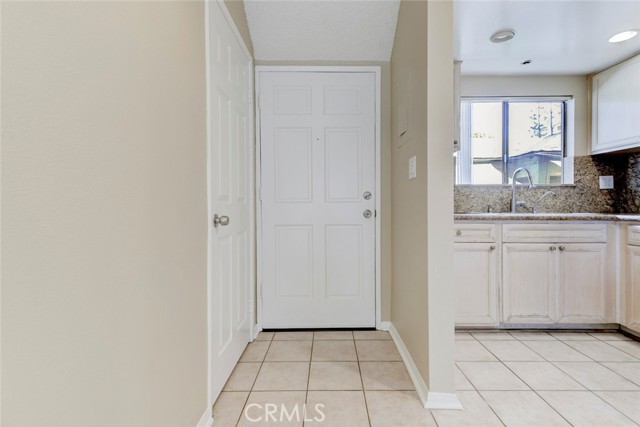 Detail Gallery Image 11 of 33 For 635 E Angeleno #D,  Burbank,  CA 91501 - 2 Beds | 2/1 Baths