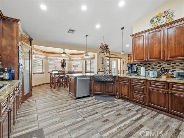Detail Gallery Image 17 of 57 For 13991 Jicarilla Rd, Apple Valley,  CA 92307 - 4 Beds | 3 Baths