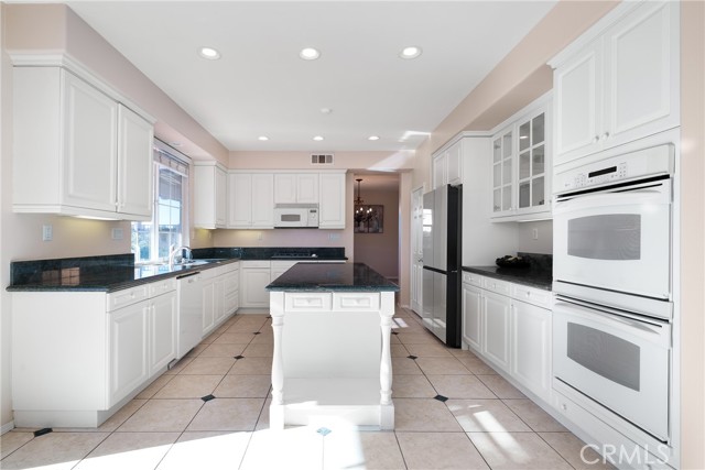 Detail Gallery Image 10 of 35 For 45339 Tiburcio, Temecula,  CA 92592 - 5 Beds | 3 Baths