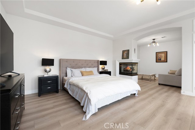 17 Crescent City, Irvine CA: https://media.crmls.org/medias/a1c9b57a-101d-42e5-bac2-c0b53ecae5c0.jpg