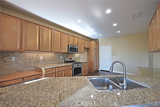 Detail Gallery Image 6 of 21 For 25550 via Ventana, Valencia,  CA 91381 - 3 Beds | 3 Baths
