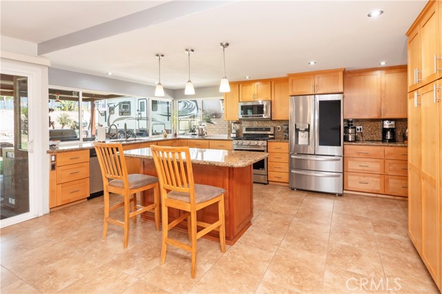 Detail Gallery Image 9 of 71 For 3985 Oakridge Cir, Norco,  CA 92860 - 5 Beds | 3 Baths