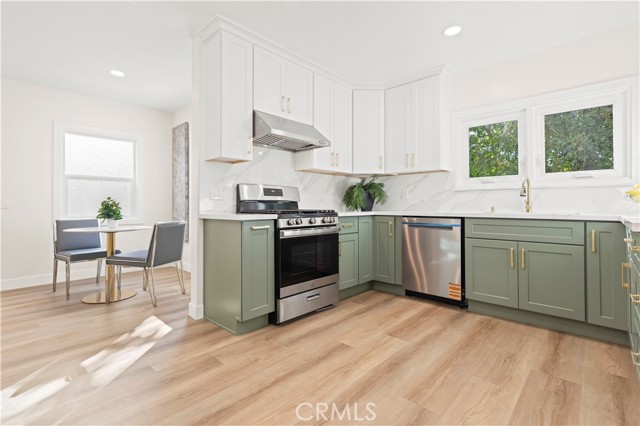 Detail Gallery Image 9 of 25 For 1028 Olmsted, Glendale,  CA 91202 - 4 Beds | 3 Baths