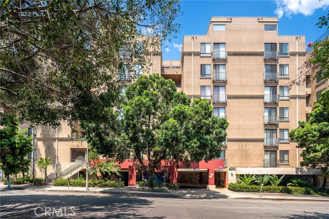 625 S Berendo Street, Los Angeles CA: https://media.crmls.org/medias/a1cbd80b-4f8d-43b5-bcd7-9886691ac37d.jpg