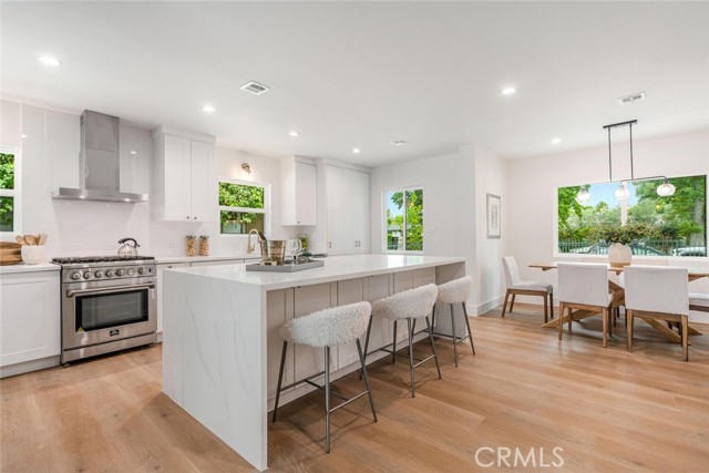 Detail Gallery Image 6 of 35 For 6615 Orion, Van Nuys,  CA 91406 - 3 Beds | 3 Baths