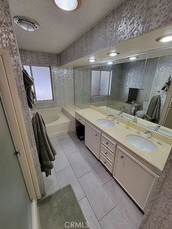 18 Tahquitz Court, Camarillo CA: https://media.crmls.org/medias/a1cccb2e-af29-4f98-ad6e-2de152a3b616.jpg