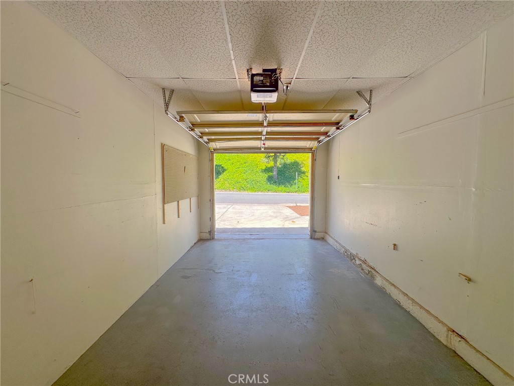 https://media.crmls.org/medias/a1cd13a5-6590-4292-aeaa-ab60a73a7e96.jpg?preset=X-Large