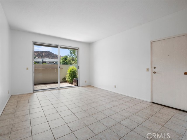 Detail Gallery Image 5 of 28 For 27644 Susan Beth Way #F,  Saugus,  CA 91350 - 2 Beds | 1 Baths