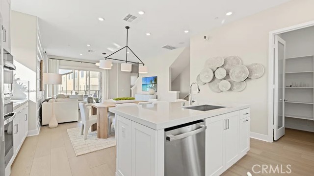 Detail Gallery Image 4 of 34 For 828 Sonia, Irvine,  CA 92618 - 4 Beds | 3/1 Baths