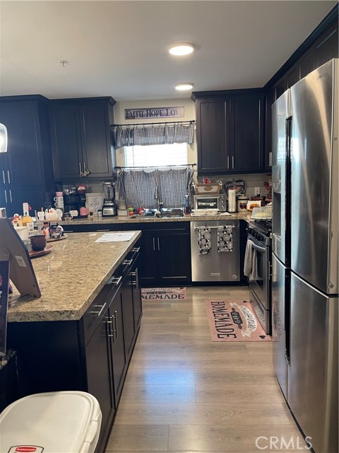 Detail Gallery Image 5 of 15 For 110 Main, Piru,  CA 93040 - 3 Beds | 3 Baths