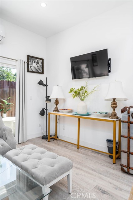 Detail Gallery Image 32 of 60 For 14027 Wyandotte St, Van Nuys,  CA 91405 - 4 Beds | 4 Baths