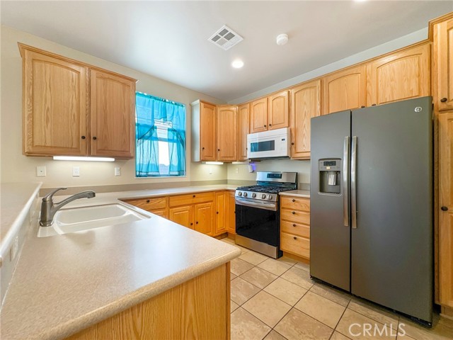 19642 Castle Harbor Court, Apple Valley CA: https://media.crmls.org/medias/a1cfccd0-14ec-4f5b-8e15-08fd49e8974a.jpg