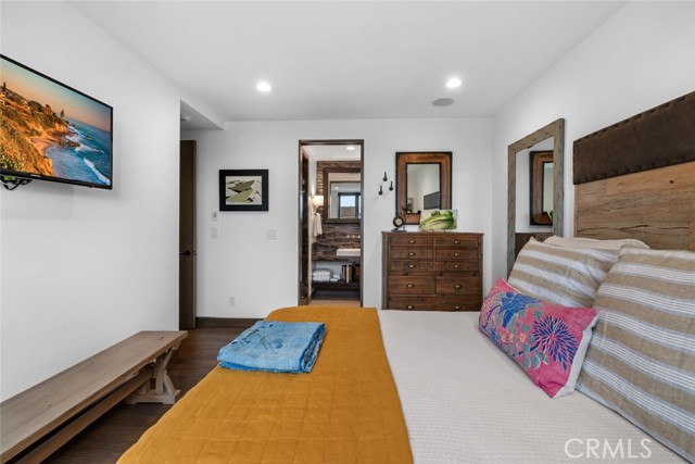 8 Beacon Bay, Newport Beach CA: https://media.crmls.org/medias/a1cff1bf-2f8e-498a-82c9-a07250aaccff.jpg