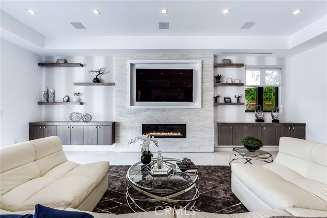 12732 Hortense Street, Studio City CA: https://media.crmls.org/medias/a1d19712-0ce9-47c5-b24f-62dae1374588.jpg